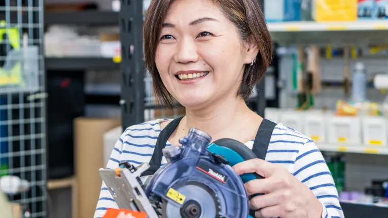 株式会社お宝創庫スタッフの業務の様子